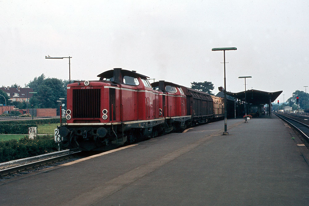 https://www.eisenbahnfotograf.de/datei/September 1981/1910218 DB 212269+029 Bad Oldesloie 2.9.81.jpg